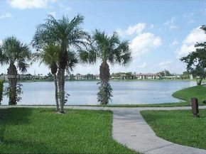 215 Lake Pointe Dr 210, Oakland Park FL 33309