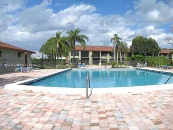 215 Lake Pointe Dr 210, Oakland Park FL 33309