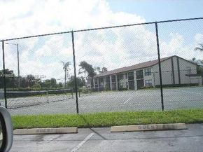 215 Lake Pointe Dr 210, Oakland Park FL 33309
