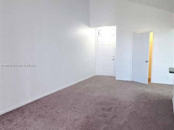 215 Lake Pointe Dr 210, Oakland Park FL 33309