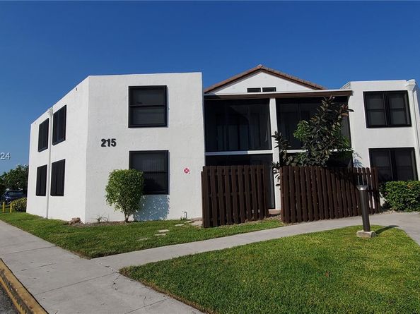 215 Lake Pointe Dr 210, Oakland Park FL 33309