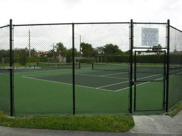 215 Lake Pointe Dr 210, Oakland Park FL 33309