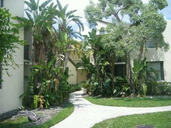 215 Lake Pointe Dr 210, Oakland Park FL 33309