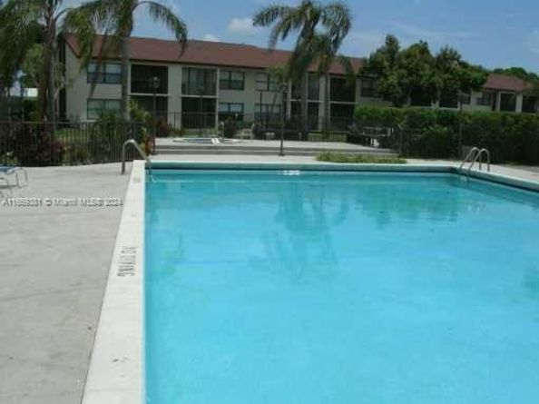 215 Lake Pointe Dr 210, Oakland Park FL 33309
