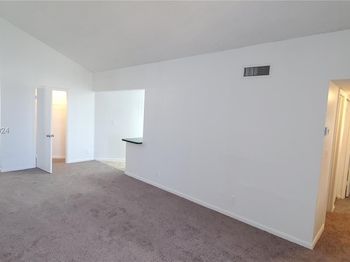 215 Lake Pointe Dr