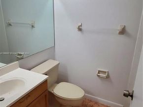 215 Lake Pointe Dr 210, Oakland Park FL 33309