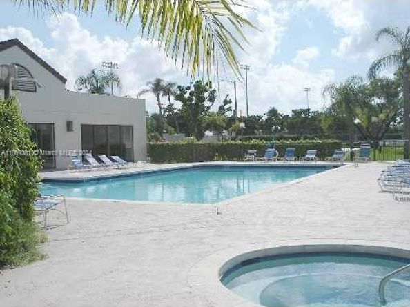 215 Lake Pointe Dr 210, Oakland Park FL 33309