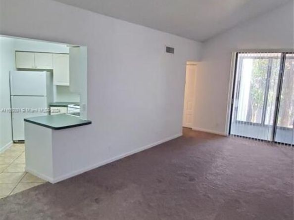 215 Lake Pointe Dr 210, Oakland Park FL 33309