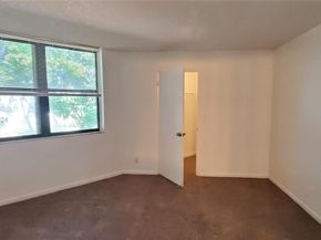 215 Lake Pointe Dr 210, Oakland Park FL 33309