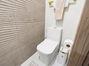 7026 NW 103rd Pl, Doral FL 33178