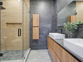 7026 NW 103rd Pl, Doral FL 33178