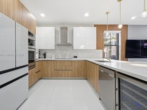 7026 NW 103rd Pl, Doral FL 33178