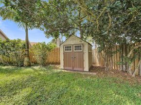 1741 W Oak Knoll Cir, Davie FL 33324