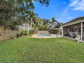 1741 W Oak Knoll Cir, Davie FL 33324