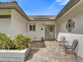 1741 W Oak Knoll Cir, Davie FL 33324