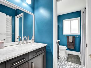 1741 W Oak Knoll Cir, Davie FL 33324