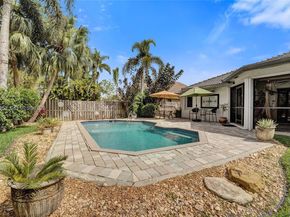 1741 W Oak Knoll Cir, Davie FL 33324