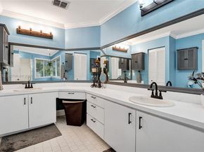 1741 W Oak Knoll Cir, Davie FL 33324