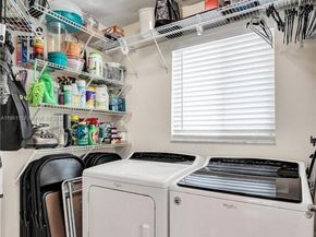 1741 W Oak Knoll Cir, Davie FL 33324