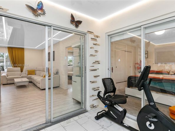 2031 NW 32nd St, Oakland Park FL 33309