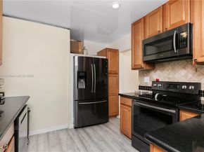 2031 NW 32nd St, Oakland Park FL 33309