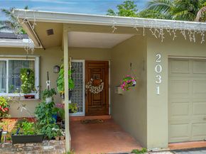 2031 NW 32nd St, Oakland Park FL 33309