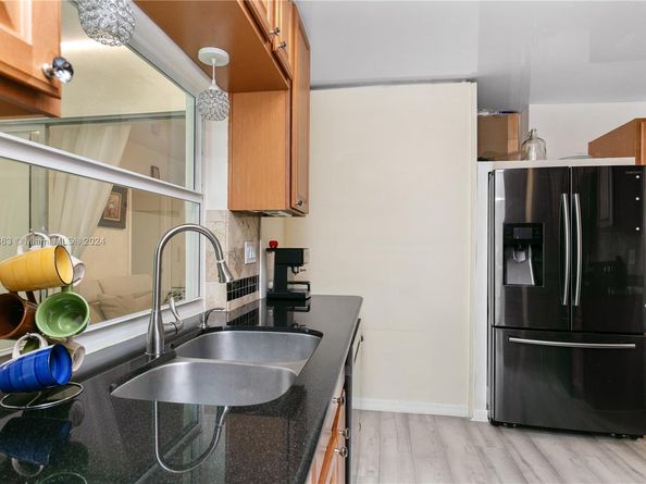 2031 NW 32nd St, Oakland Park FL 33309
