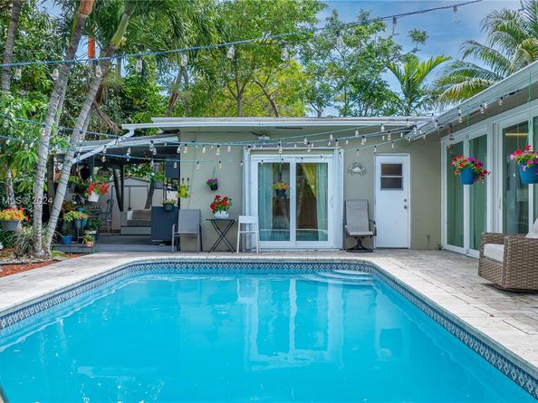 2031 NW 32nd St, Oakland Park FL 33309