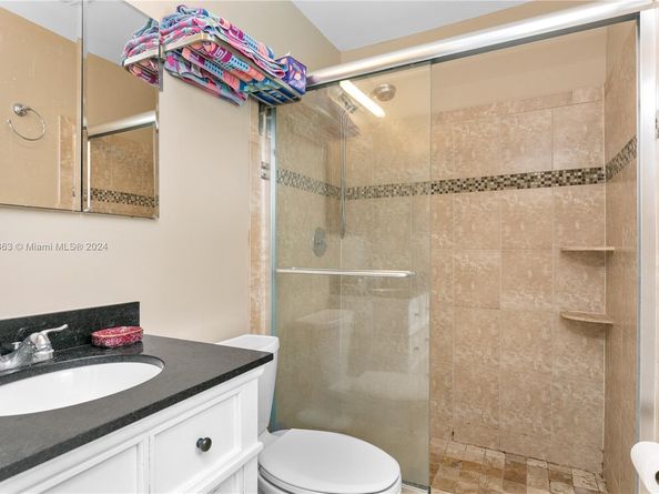 2031 NW 32nd St, Oakland Park FL 33309