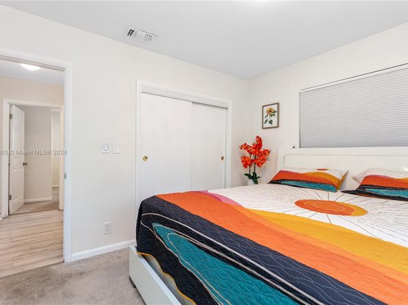 2031 NW 32nd St, Oakland Park FL 33309