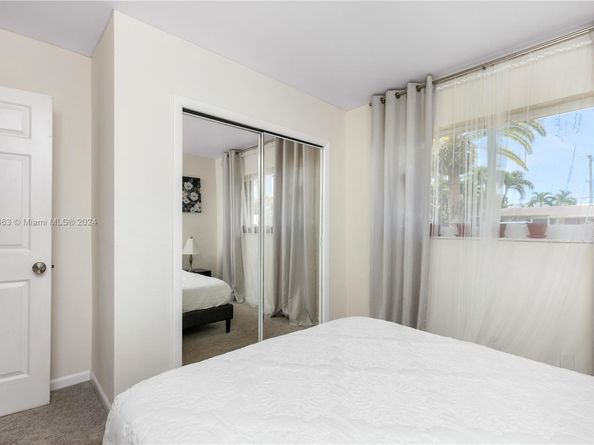2031 NW 32nd St, Oakland Park FL 33309
