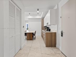 239 SW 9th St 1403, Miami FL 33130