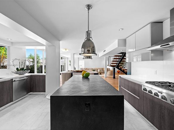 575 Bay Point Rd, Miami FL 33137