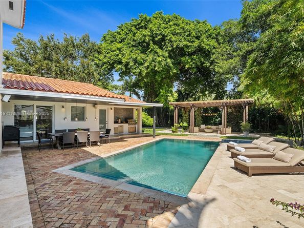 575 Bay Point Rd, Miami FL 33137
