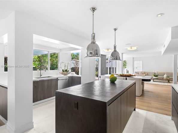 575 Bay Point Rd, Miami FL 33137