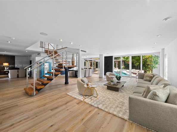 575 Bay Point Rd, Miami FL 33137