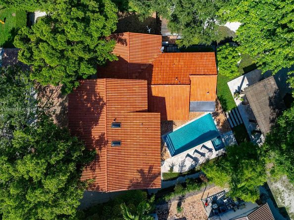 575 Bay Point Rd, Miami FL 33137