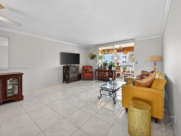 610 NE 12th Ave 602, Hallandale Beach FL 33009