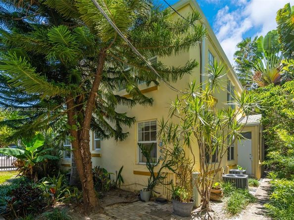 810 11th Street 102, Miami Beach FL 33139