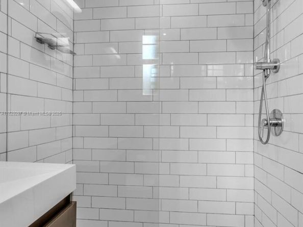 810 11th Street 102, Miami Beach FL 33139