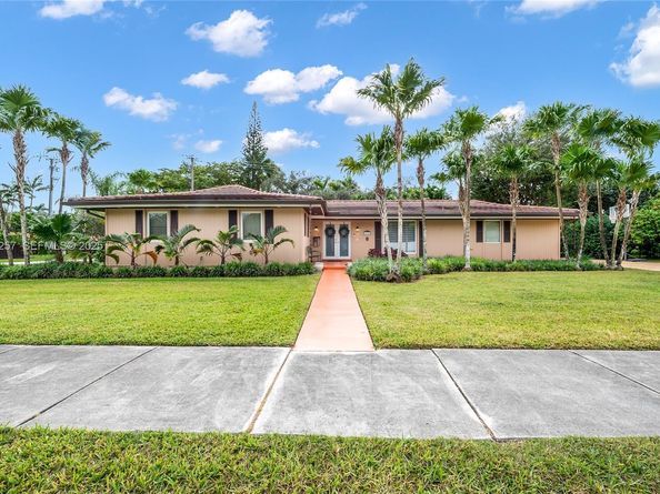 8700 SW 159th St, Palmetto Bay FL 33157