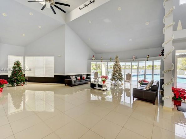 3453 NW 44th St 107, Oakland Park FL 33309