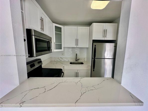 241 SE 9th Ave 207, Pompano Beach FL 33060