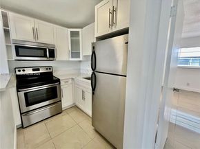 241 SE 9th Ave 207, Pompano Beach FL 33060
