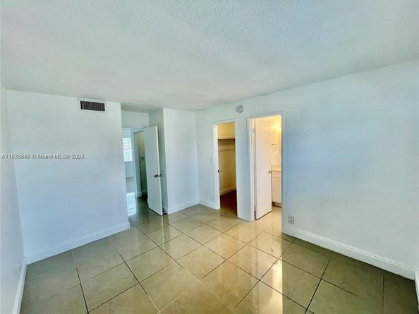 241 SE 9th Ave 207, Pompano Beach FL 33060