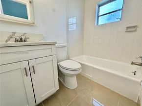 241 SE 9th Ave 207, Pompano Beach FL 33060