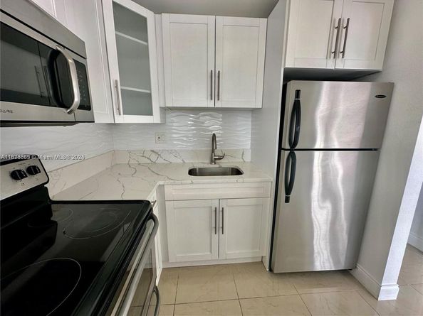 241 SE 9th Ave 207, Pompano Beach FL 33060