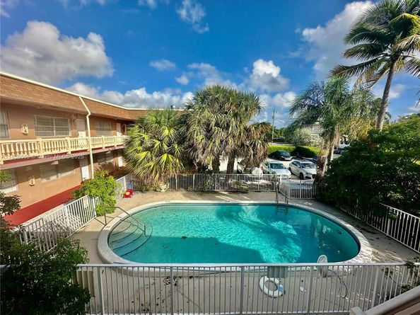 241 SE 9th Ave 207, Pompano Beach FL 33060