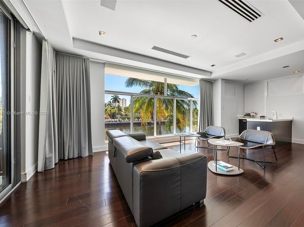 300 Royal Plaza Dr, Fort Lauderdale FL 33301