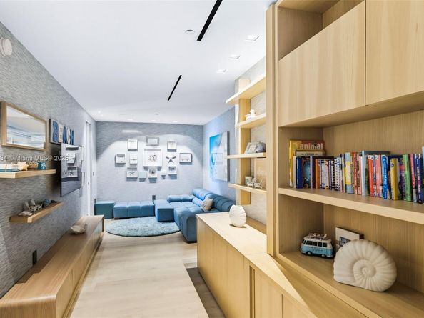 100 S Pointe Dr 3803, Miami Beach FL 33139